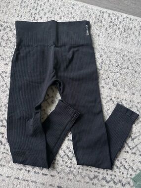 DFYNE Black Ribbed High-Waist Leggings